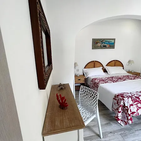 Dieci Maggio Ponza