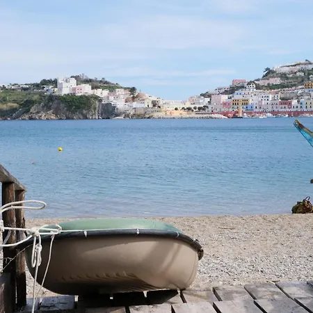 Dieci Maggio Ponza